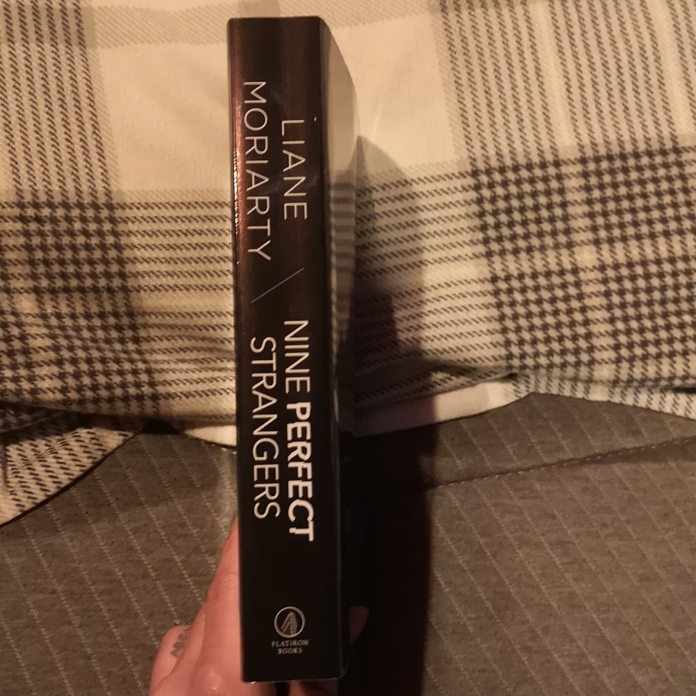 Nine Perfect Strangers - Picture 3 of 4
